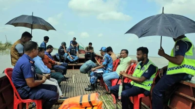 রাজবাড়ীতে প্রকাশ্যেই বিক্রি হচ্ছে নিষিদ্ধ সময়ের ইলিশ